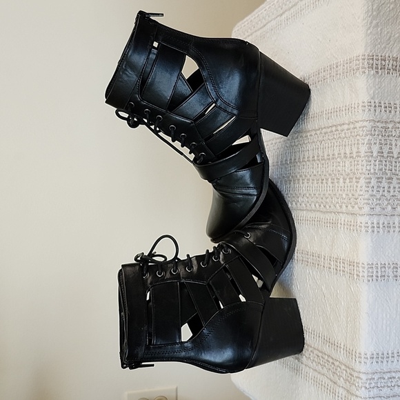 Coconuts by Matisse Getty Faux Leather Black Lace Up Strap Ankle Booties, 8M - Picture 7 of 12